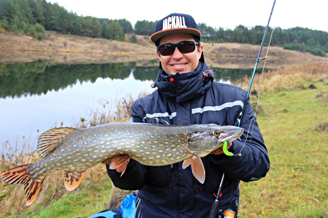 pike fishing in autumn.2