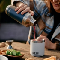 Шейкер YETI Rambler Cocktail Shaker 591 (20 oz) цв. Rescue Red превью 3
